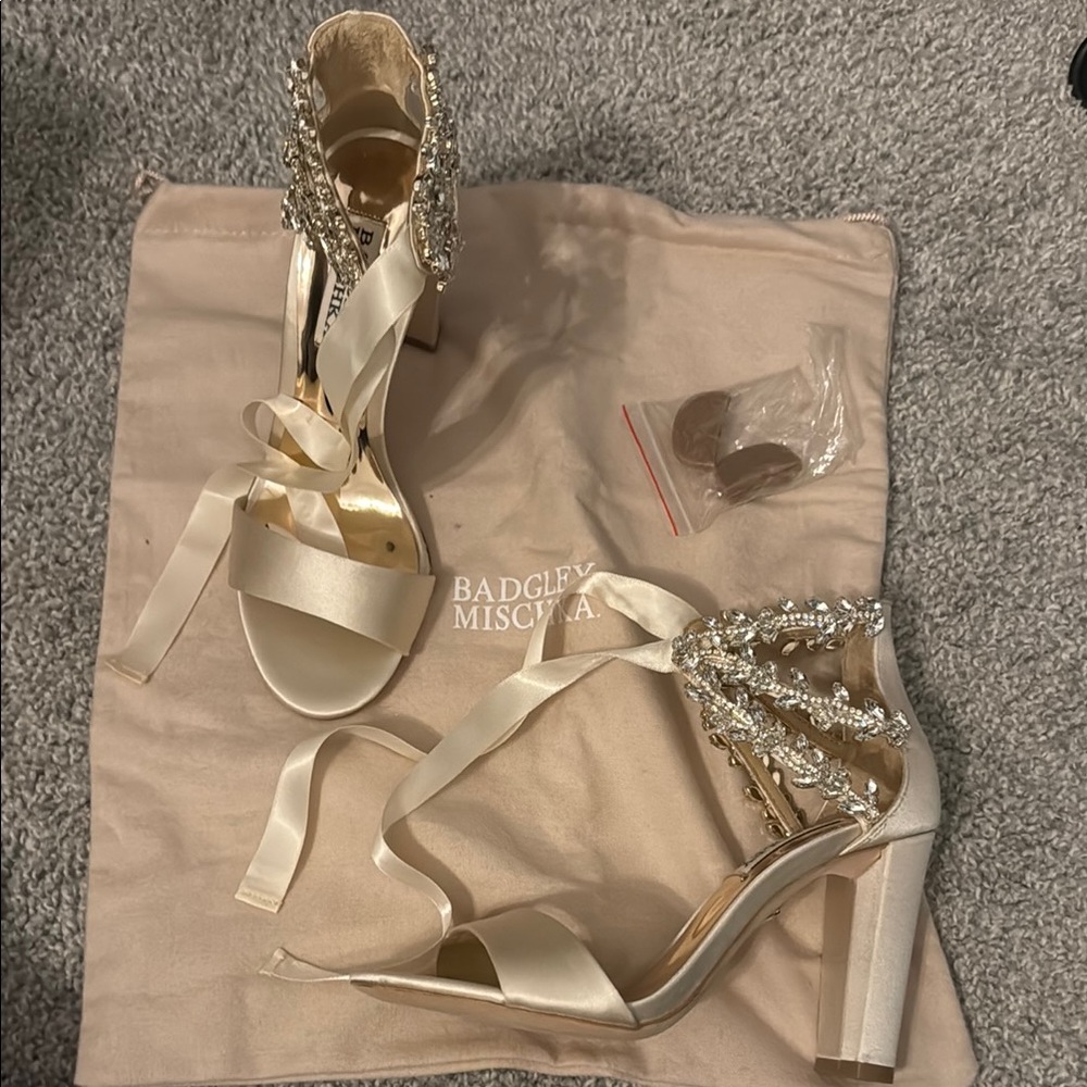 Badgley Mischka Women's Satin Heels - Cream